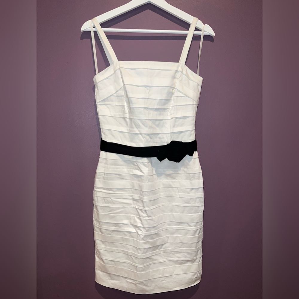 TAGS ATTACHED WHITE HOUSE BLACK MARKET DRESS SIZE 4